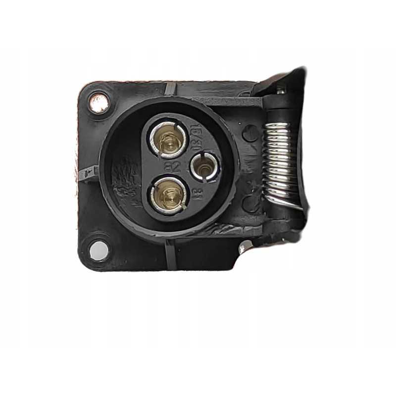 Lizdas 3 kontaktai 4 skylės