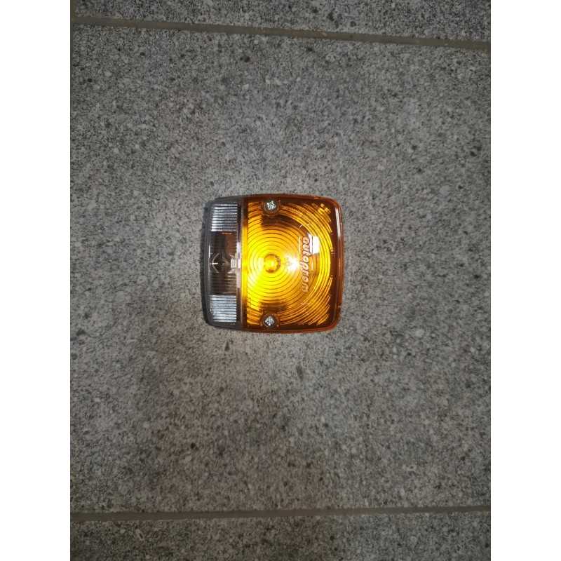 Šoninis posūkio žibintas Fendt John Deere automobilių stovėjimo aikštelė