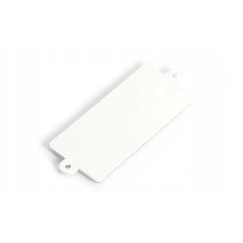 Šviesą atspindinti raudona stačiakampė ausis