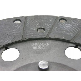 Sankabos diskas traktoriaus pavarai ir pakopai C 330 arba