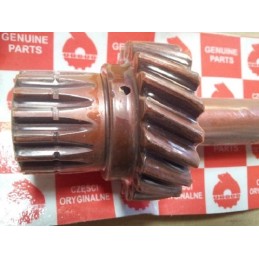 C330M Ursus pavarų dėžė ir pavarų dėžės sankabos velenas