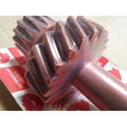 C330M Ursus pavarų dėžė ir pavarų dėžės sankabos velenas